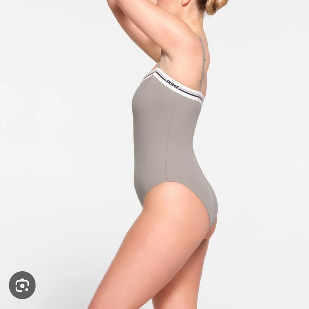 NWT SKIMS 2X Fits Everybody Logo Bodysuit - Picture 3 of 6